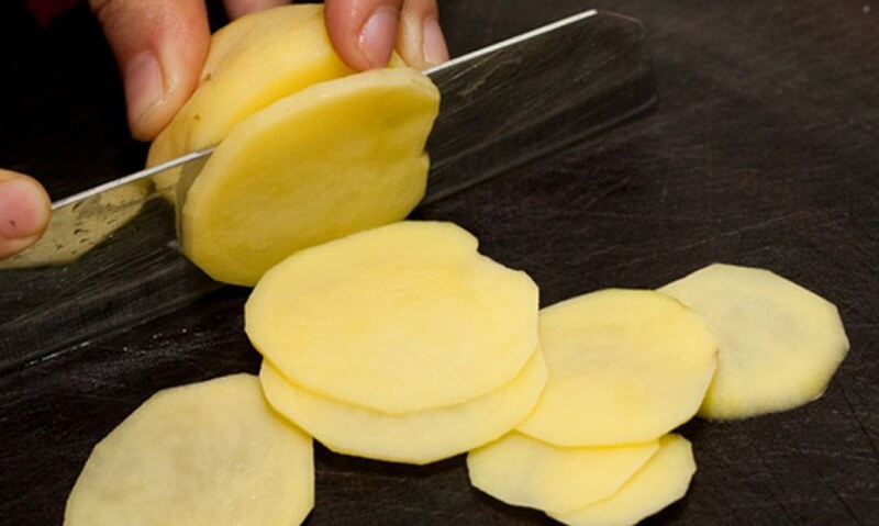 Cách trị thâm nách bằng khoai tây